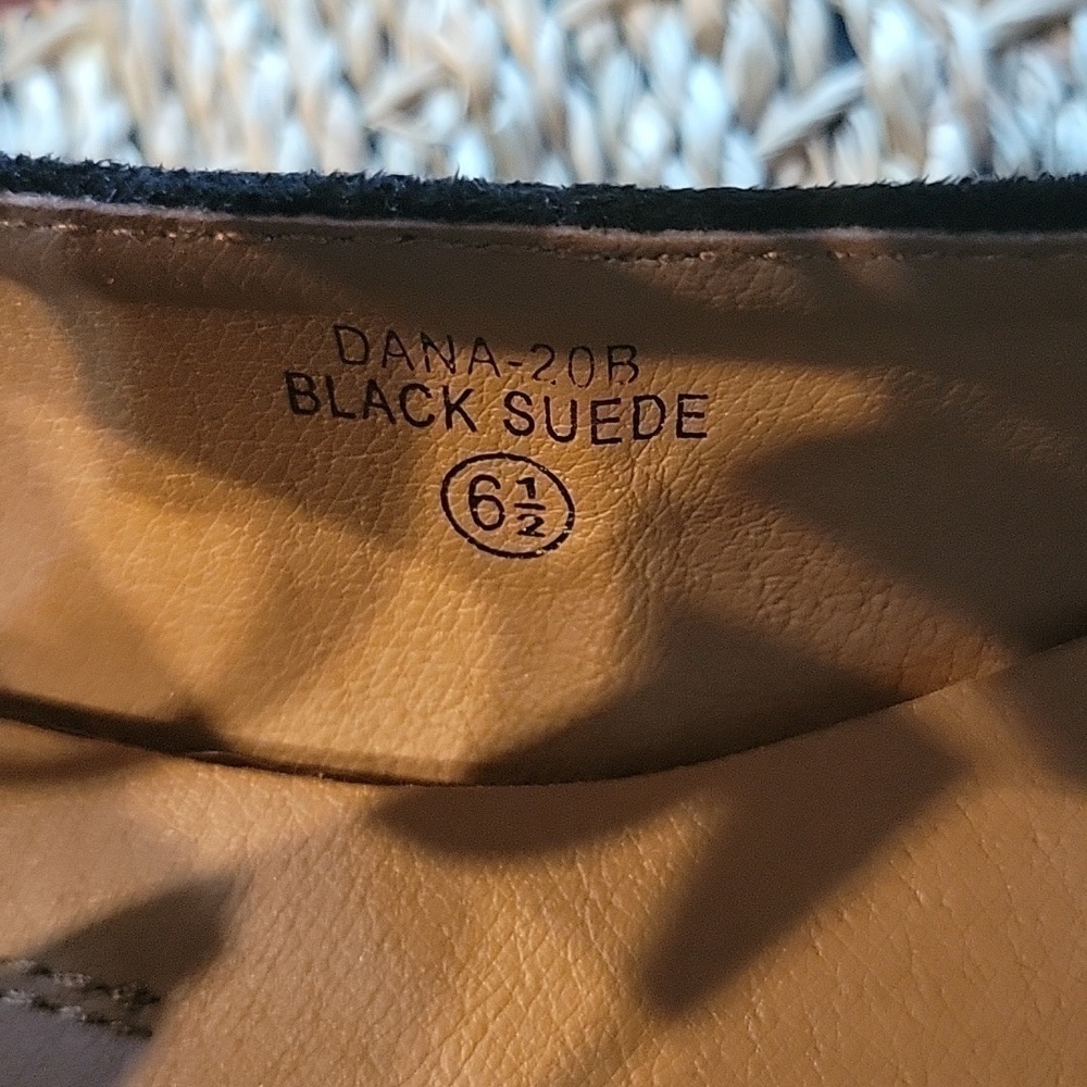BELLA MARIE black suede ballet flats.  Very lightweight.  Size is 6.5. - Picture 6 of 7
